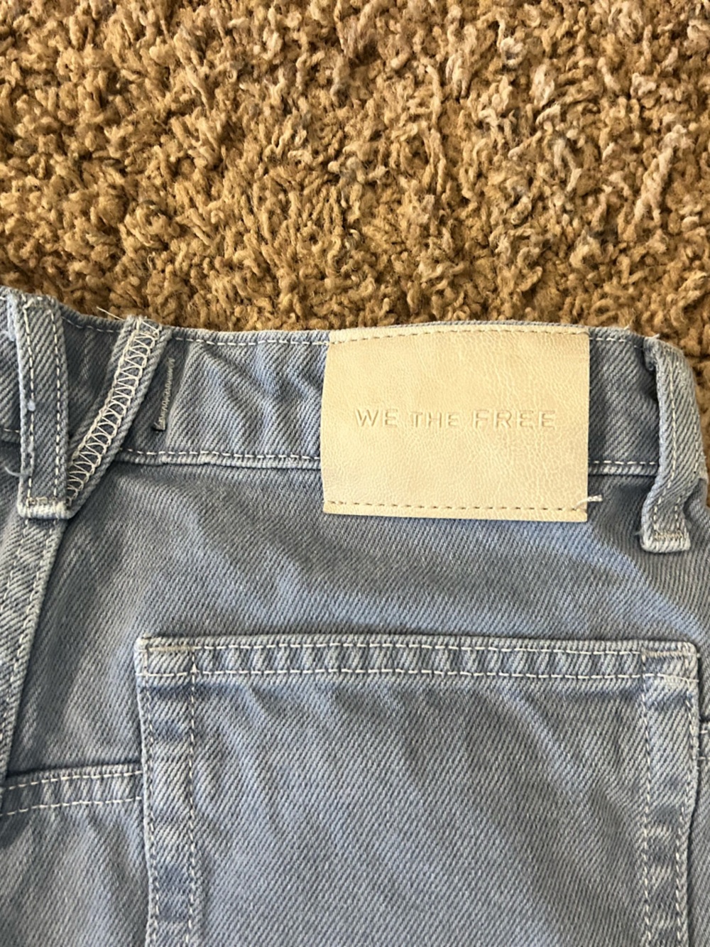 Women’s we the free size 26 light wash blue jeans gently used - Picture 6 of 6